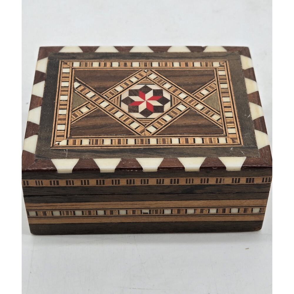 Vintage Wooden Marquetry Inlaid Decorative Small Lidded Trinket Storage Box